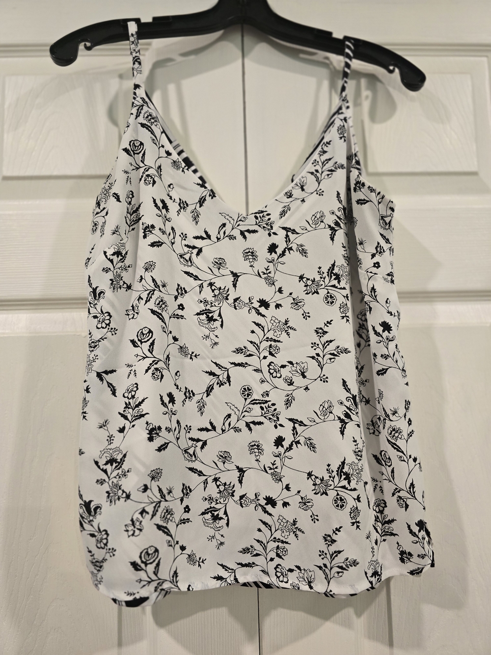 White House Black Market Black & White Floral V-Neck Camisole